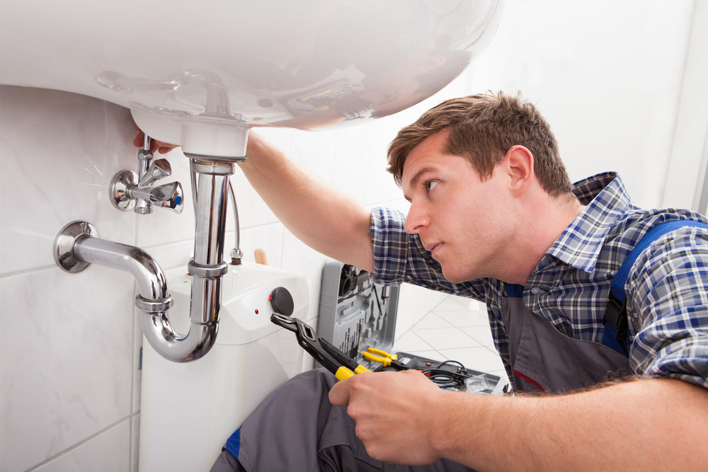 The Role of Professional Plumbers in Emergency Plumbing Repairs